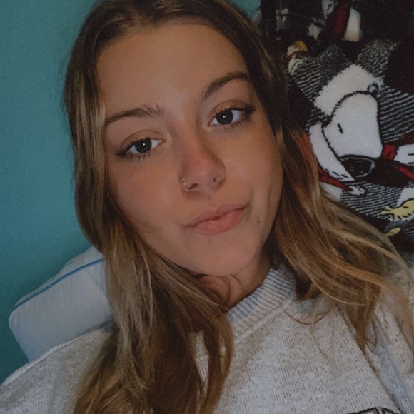 Meet your Posher, Taylor - Picture 1 of 1